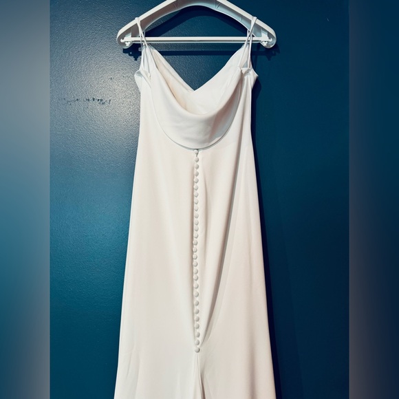 Pronovias Antiope Wedding Dress - Picture 3 of 11